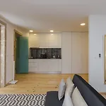 Local Apartment *